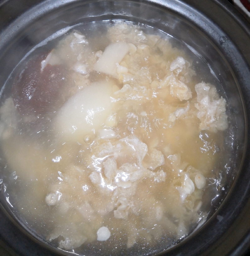 银耳雪梨瘦肉汤的做法 步骤4
