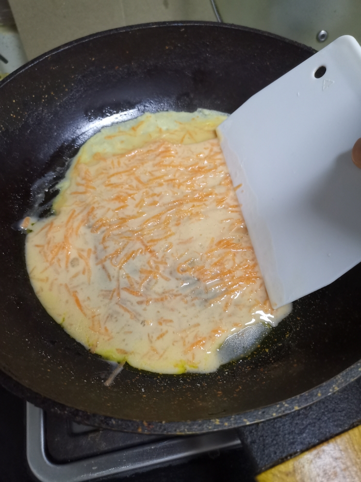 胡萝卜鸡蛋饼的做法 步骤3