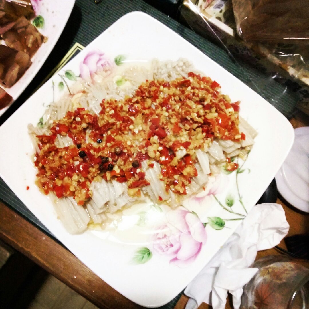 剁椒金针菇