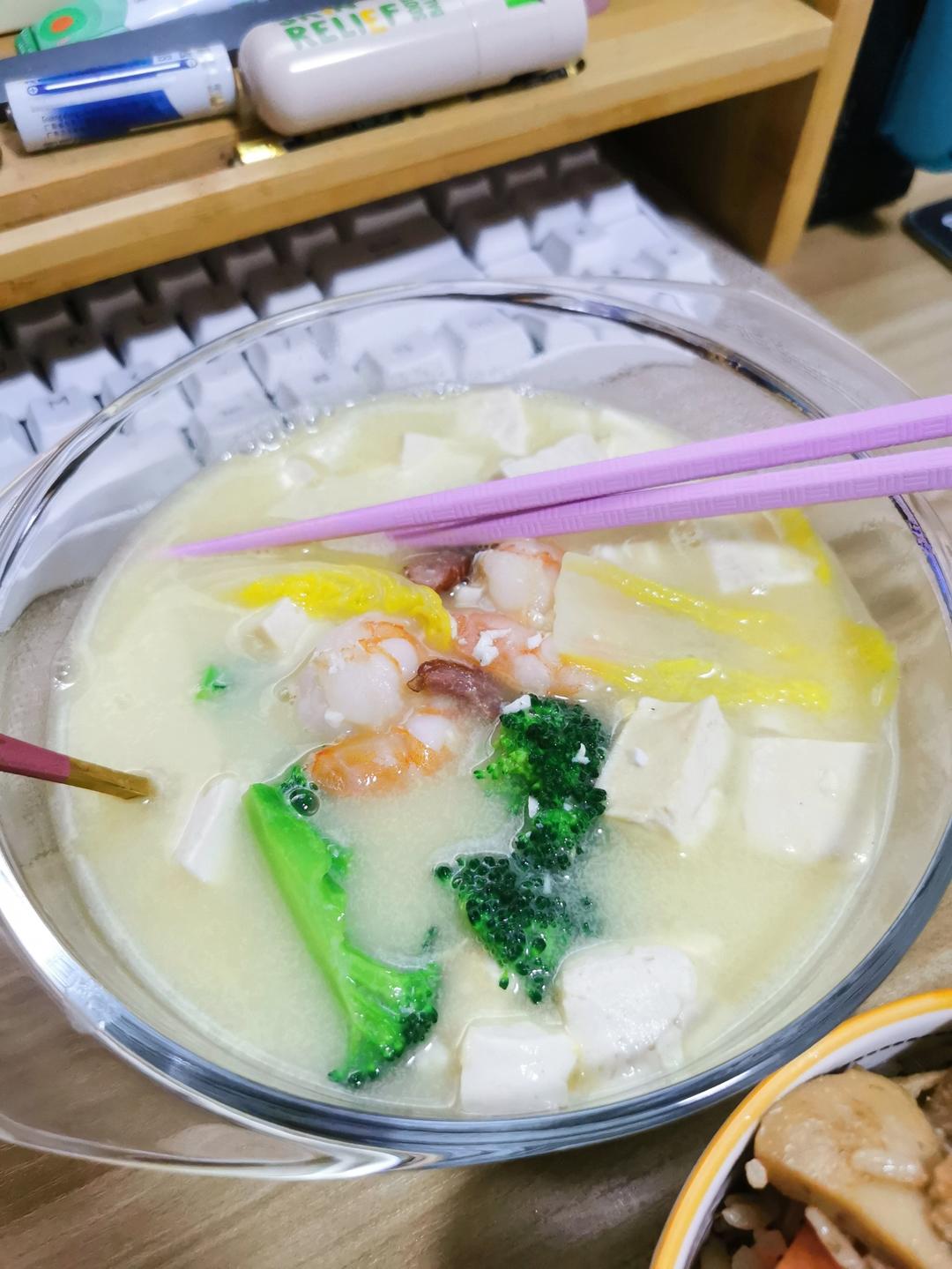 豆腐鲜虾菇菌汤