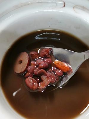 红豆红枣枸杞汤的做法 步骤2
