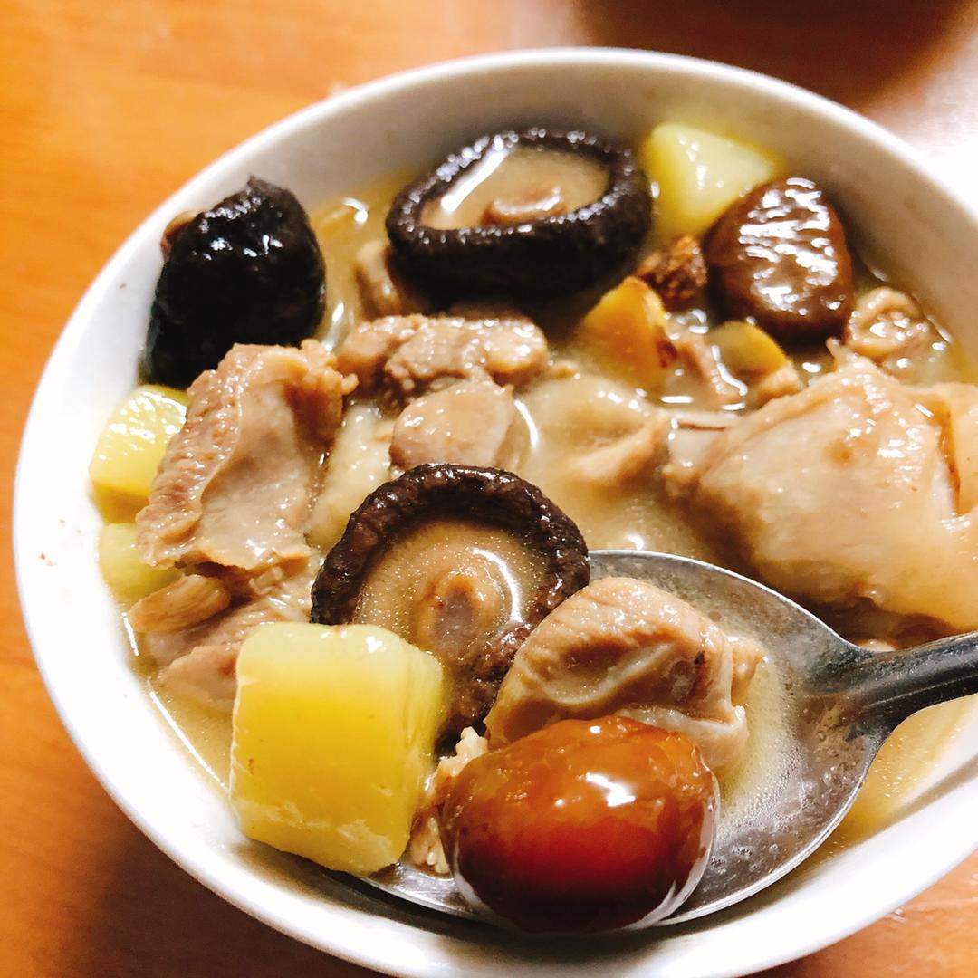 鲜甜软糯的板栗烧鸡，不输饭店～