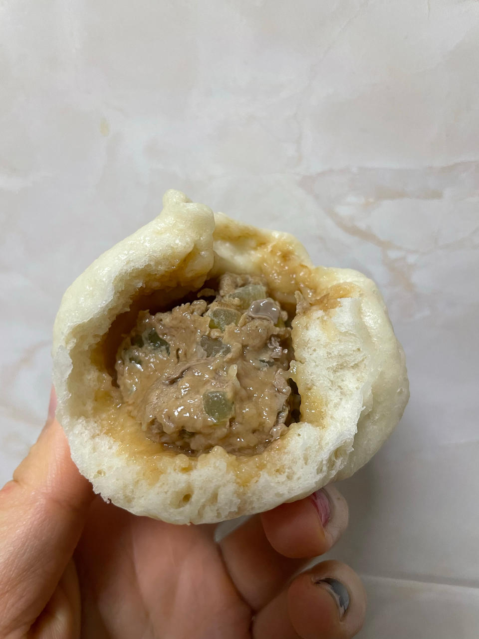 鲜美多汁的洋葱牛肉包子