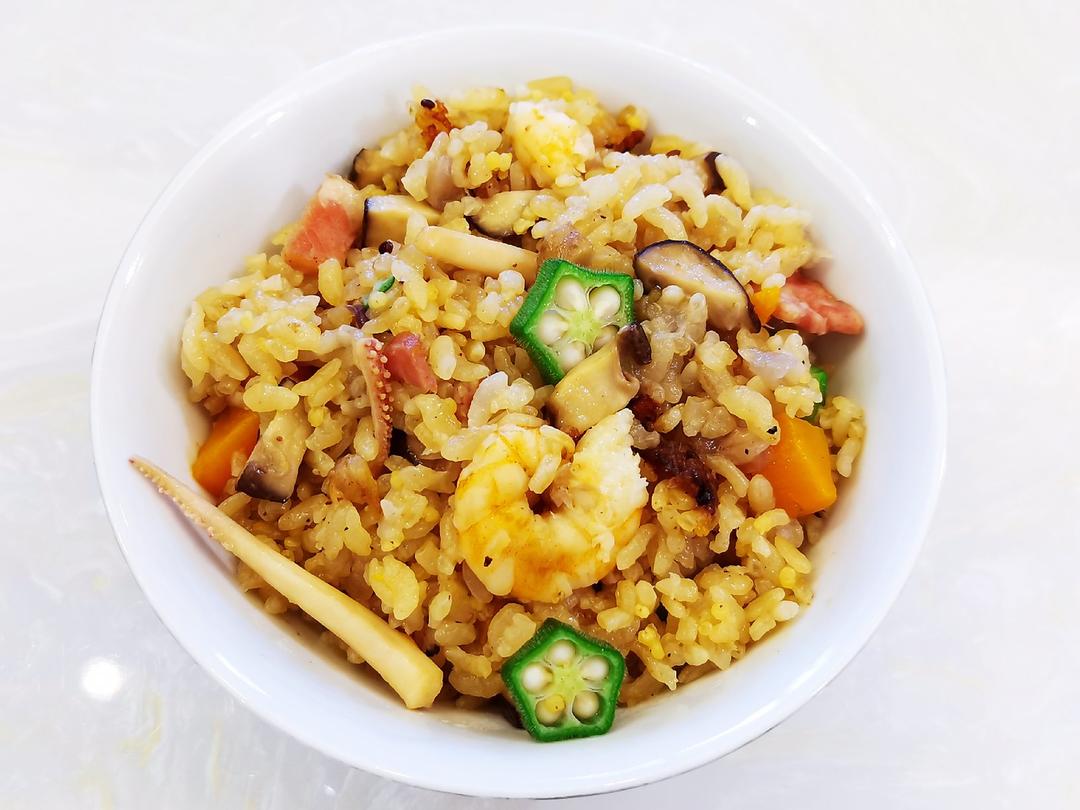 鲜虾鱿鱼煲仔饭