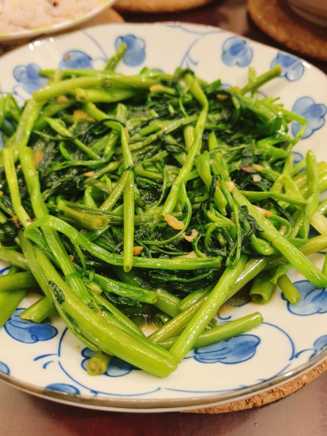 爆炒耗油空心菜