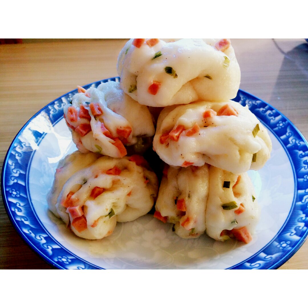 最好吃的火腿葱香花卷—附让葱不变黄的小窍门
