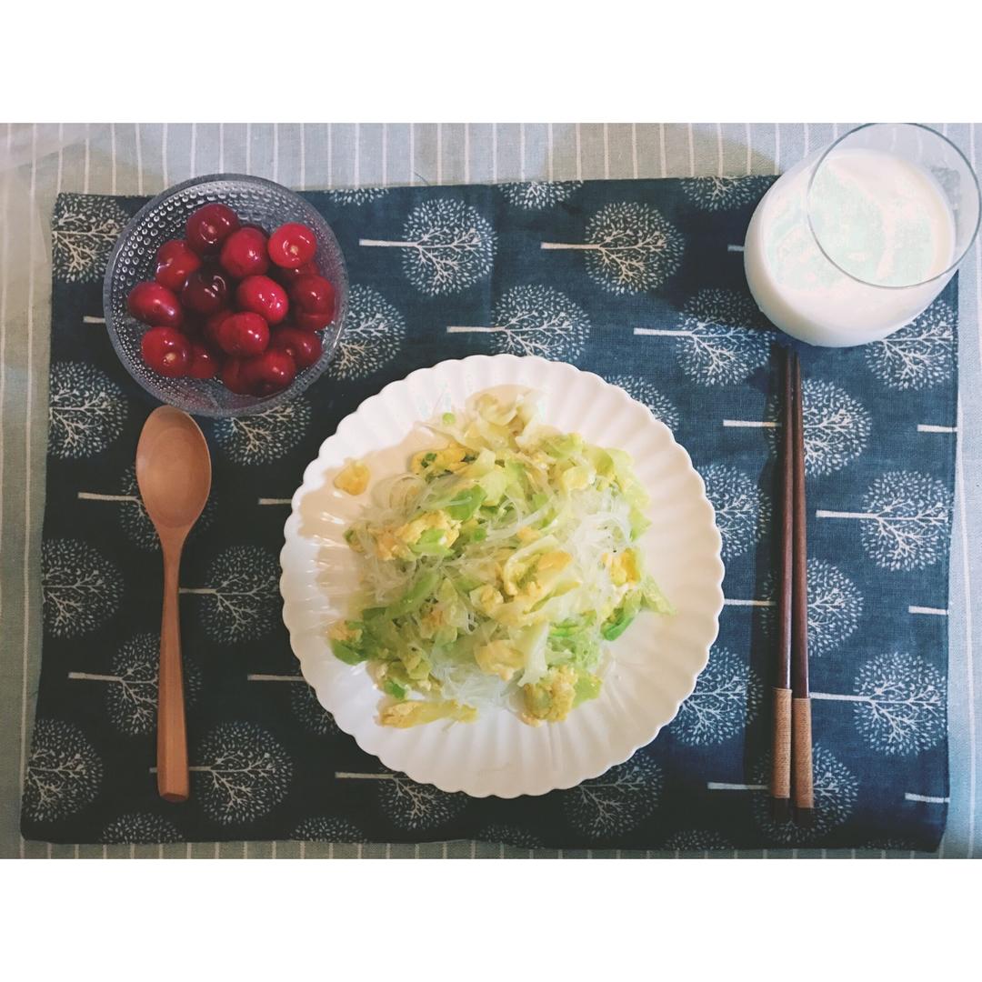 卷心菜炒粉丝 Glass noodles with Cabbage