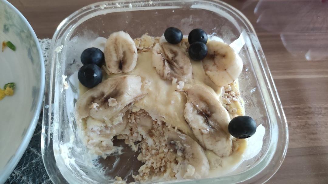 隔夜香蕉酸奶麦片