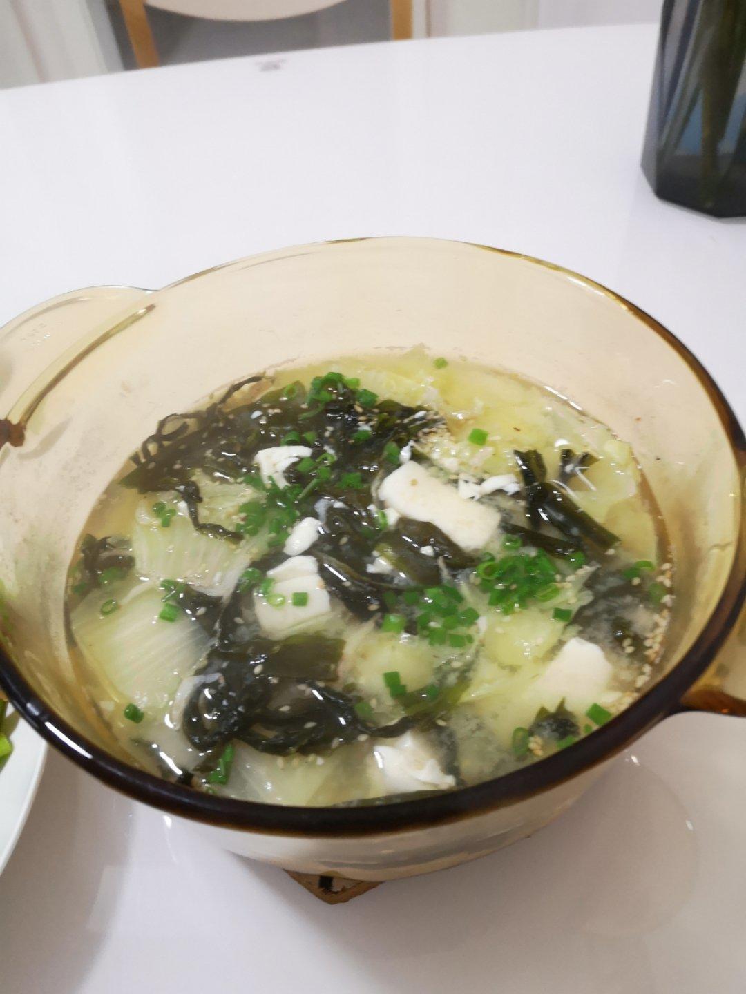 豆腐裙带菜味噌汤