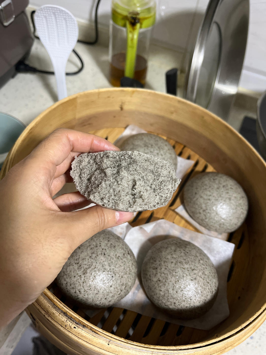 香到隔壁邻居来敲门❗️黑芝麻馒头