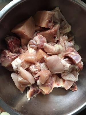 火锅底料炒鸡的做法 步骤1