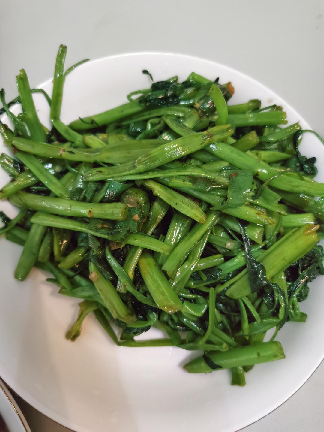 爆炒耗油空心菜