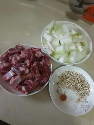 排骨冬瓜薏米汤的做法 步骤1