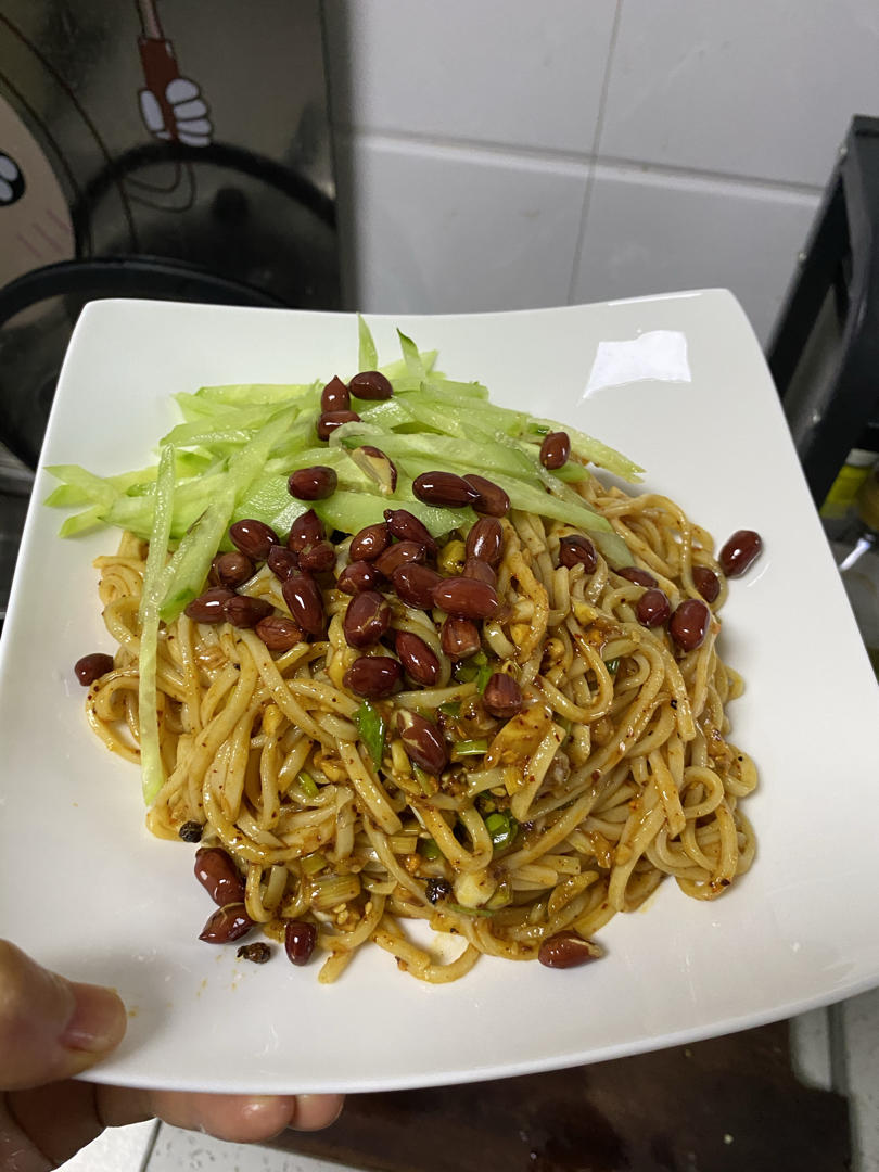 十分钟做好一盘开胃凉拌面～太好吃啦