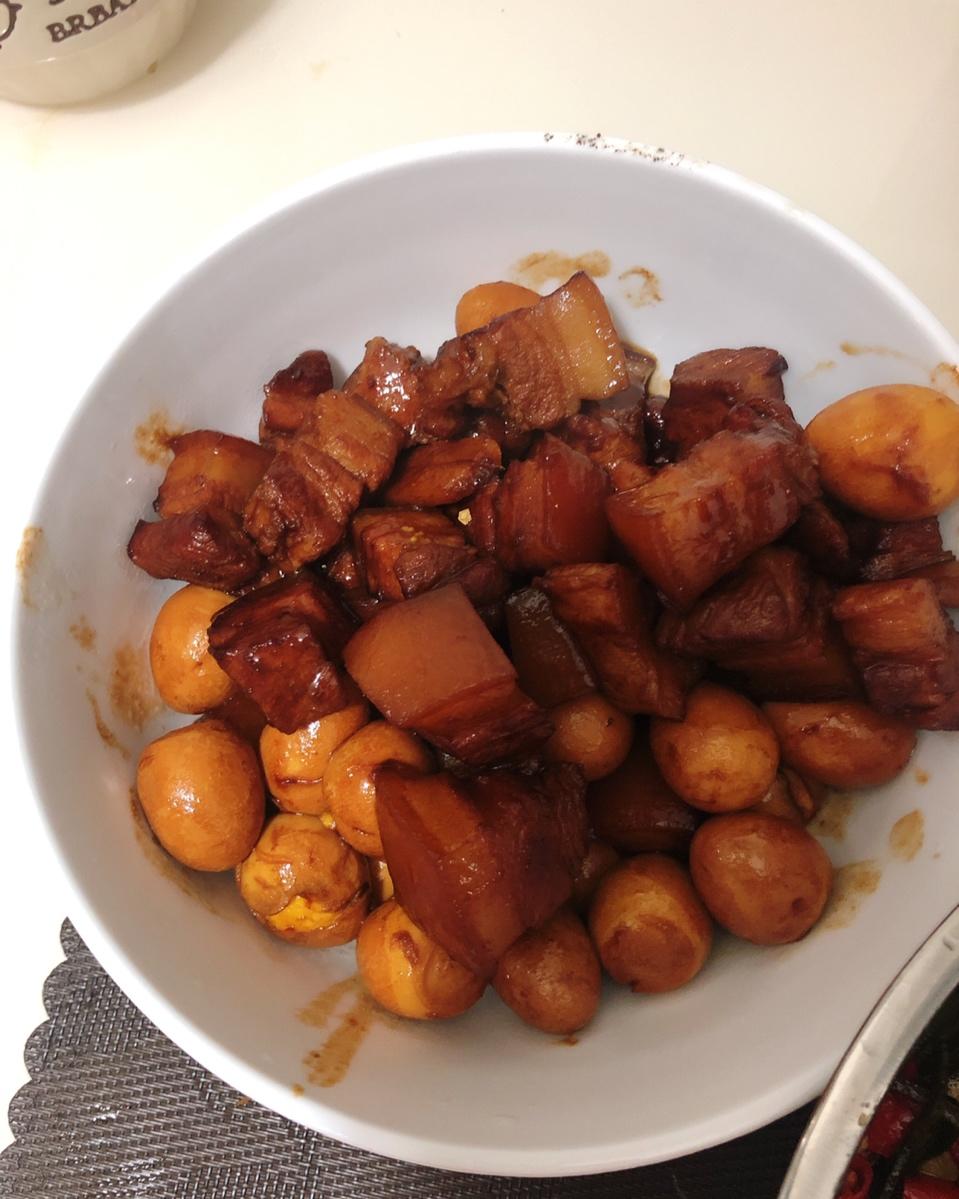 加了鹌鹑蛋后，这盘红烧肉，美味的逆天啦——鹌鹑蛋烧肉（孔瑶食谱）