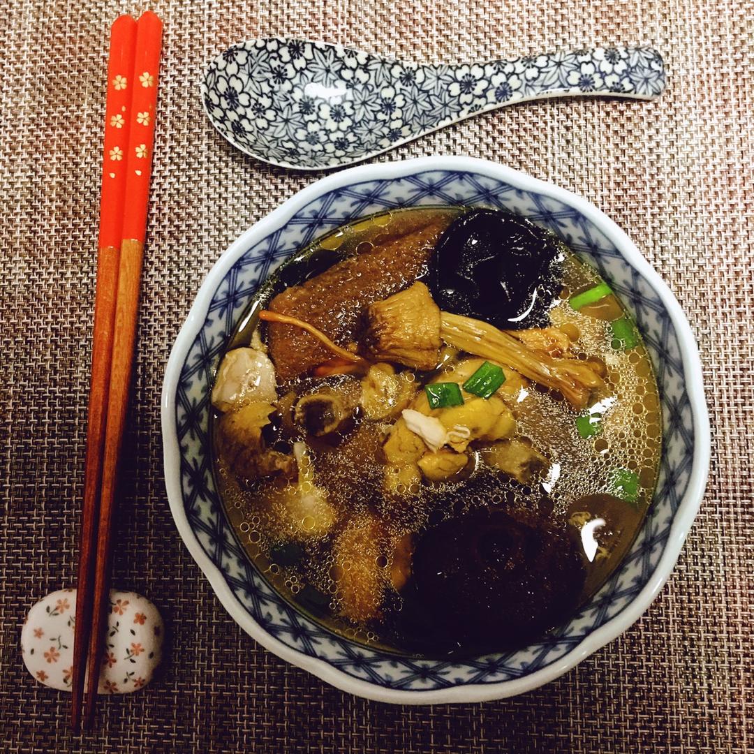 姬松茸竹荪菌菇鸡汤
