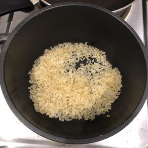 葱香培根鸡蛋烩饭risotto的做法 步骤5