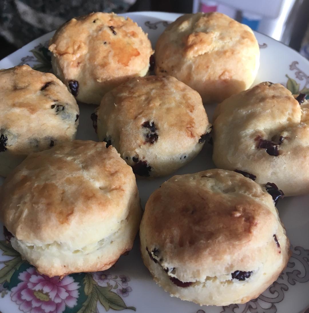【视频】3分钟 奶油司康Scone(可能是世界上最快手的司康) 消耗淡奶油～