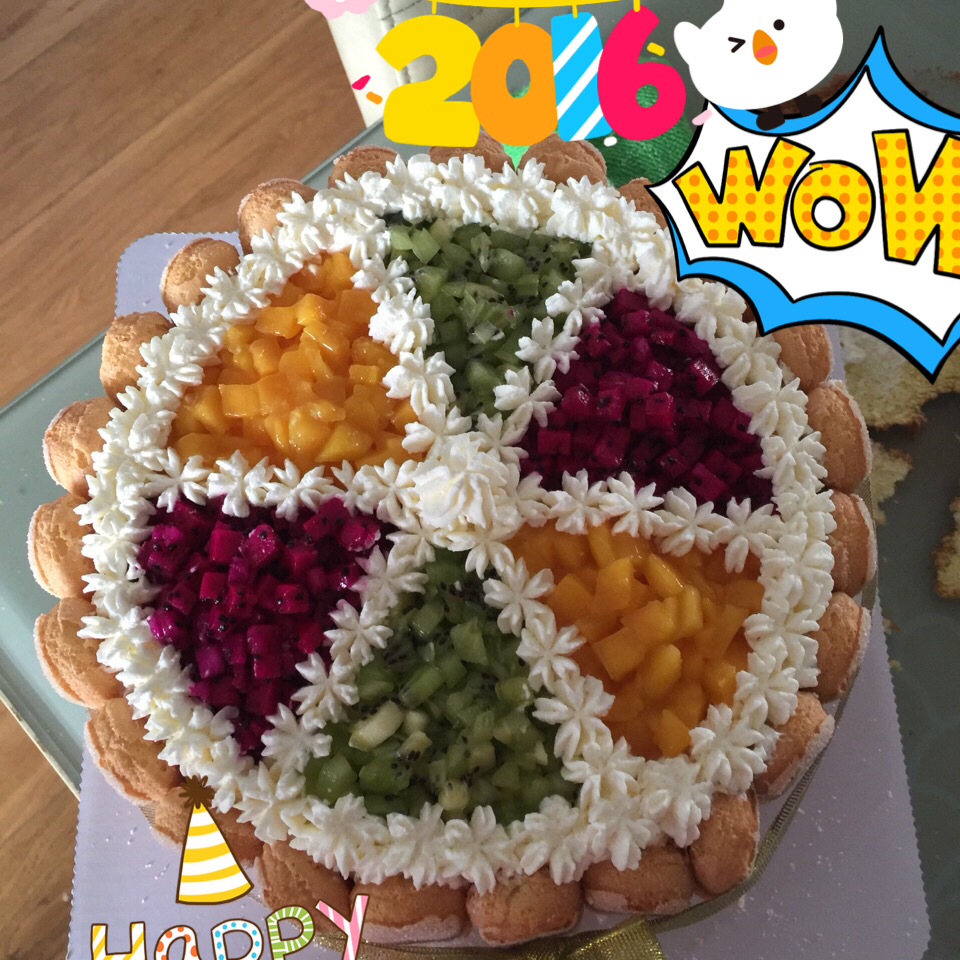 鲜奶双拼水果蛋糕