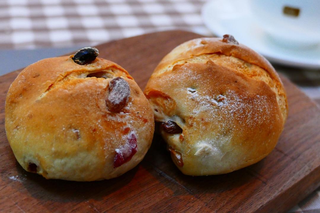 外脆里软的法式餐前小面包