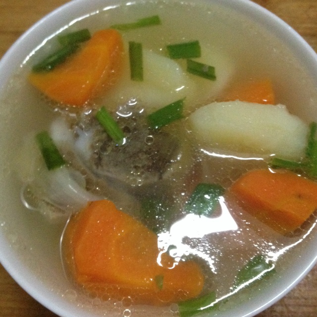 胡萝卜土豆骨头汤