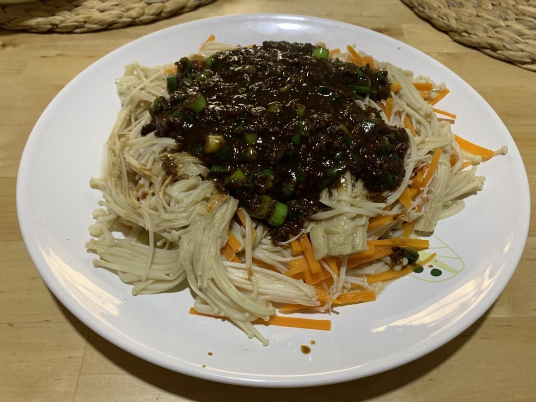 米饭杀手，好吃到舔盘的胡萝卜拌金针菇，10分钟就可以搞定