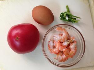 西红柿鸡蛋鲜虾面的做法 步骤1