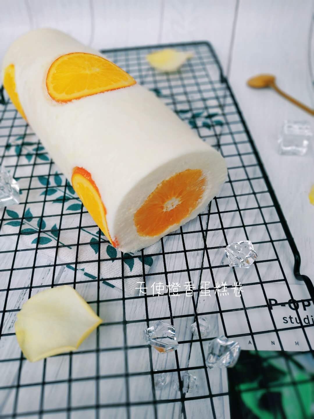 五颗橙子的天使橙香蛋糕卷的做法