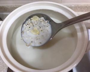 白果腐竹薏米鸡蛋糖水的做法 步骤4