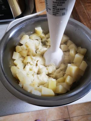 什锦海鲜芝士焗土豆泥的做法 步骤3
