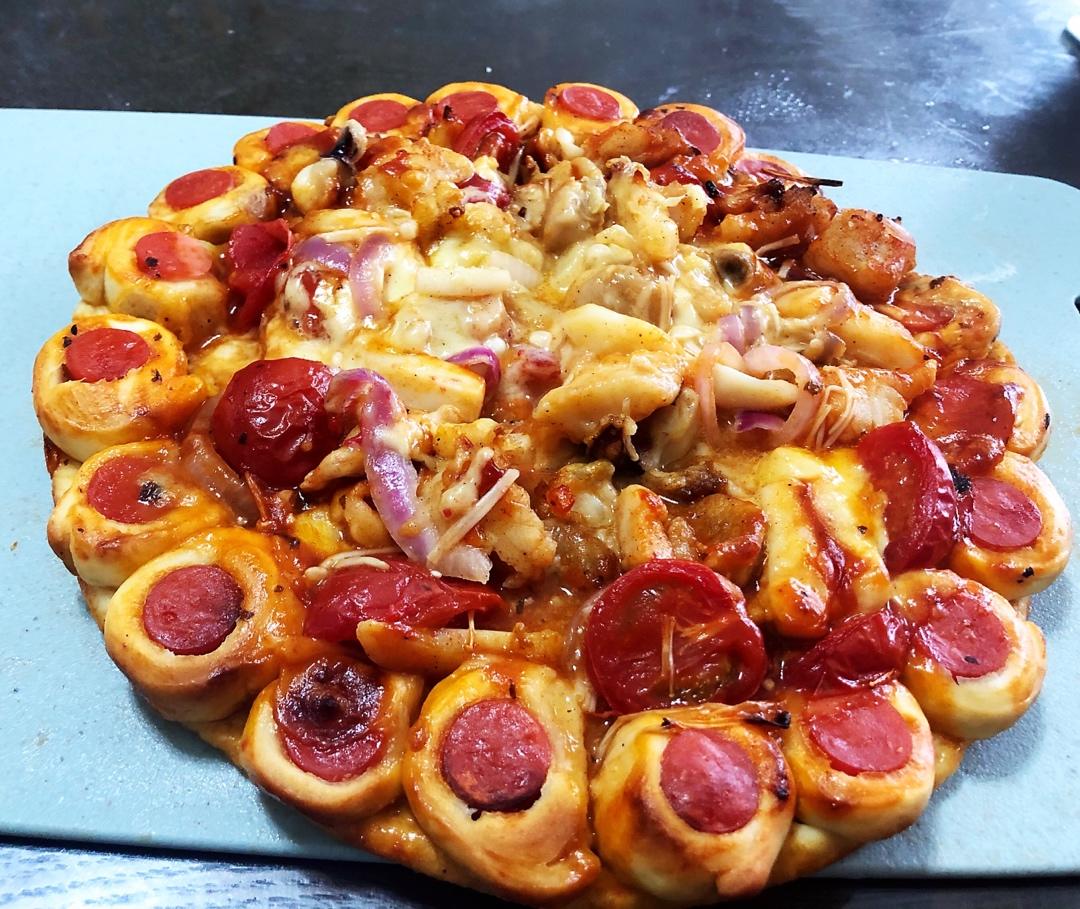 萨米肠蘑菇花边披萨