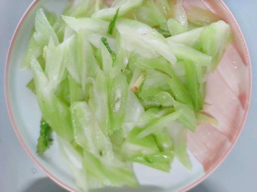 清炒莴笋