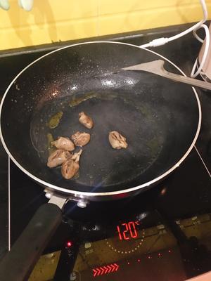 香菇炖鸡心汤的做法 步骤3