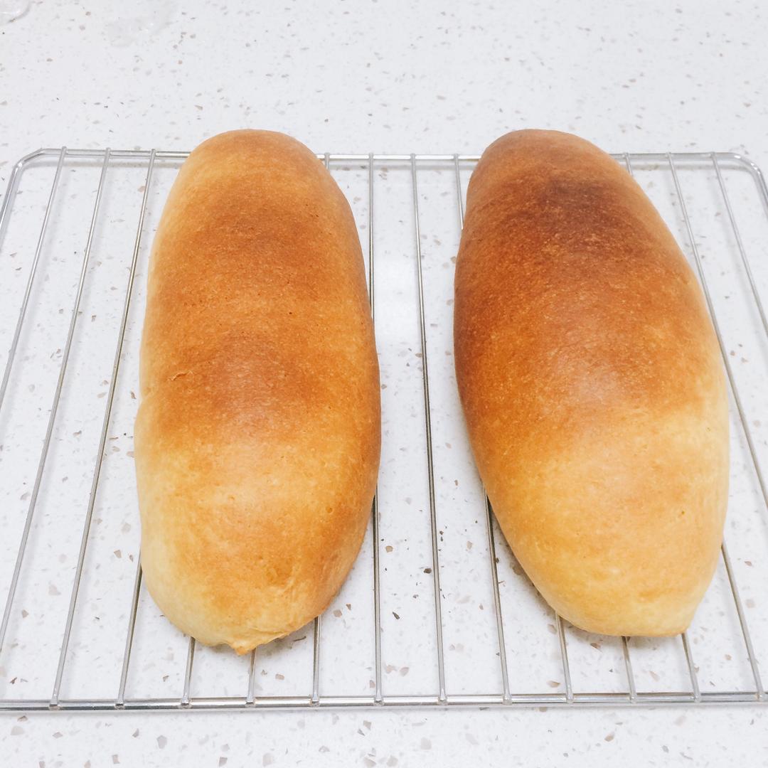 椰蓉葡萄红豆棒面包