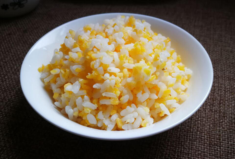 充满氧气的蓬松米饭,特别香甜散舒~甑子金银饭·圆满素食