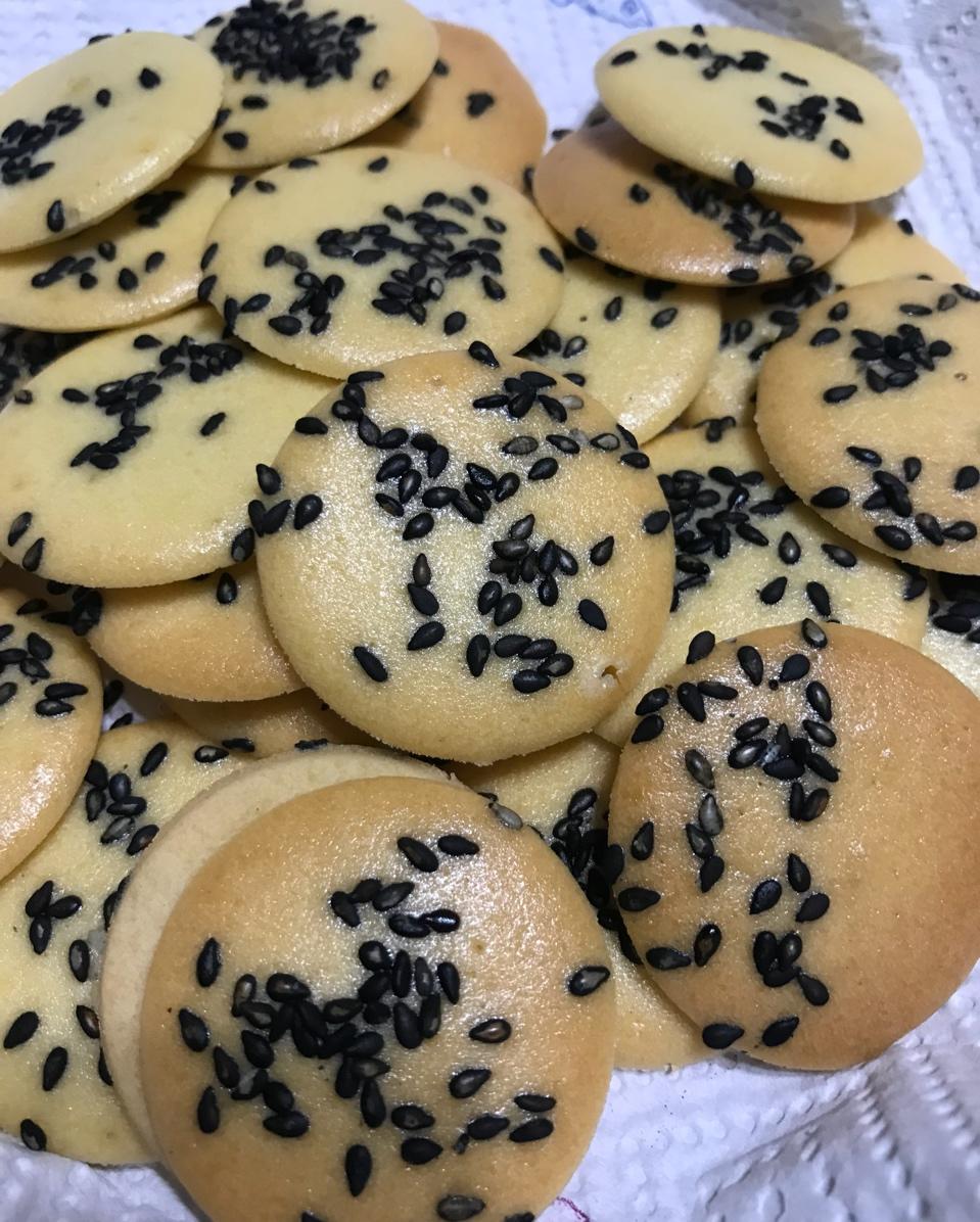 吊带熊做的小时候的味道 — 芝麻鸡蛋薄脆饼干