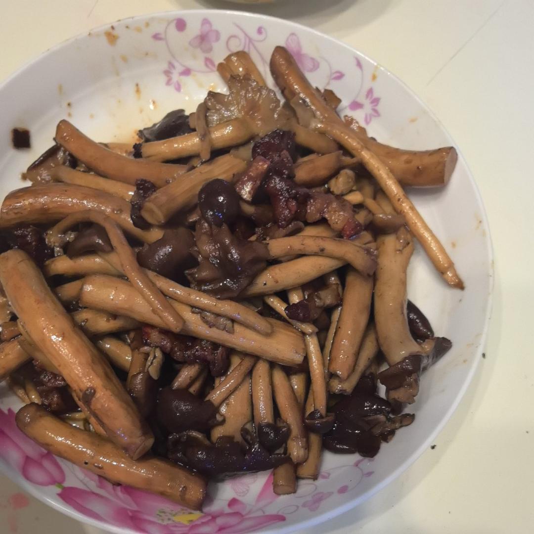 新鲜茶树菇炒肉