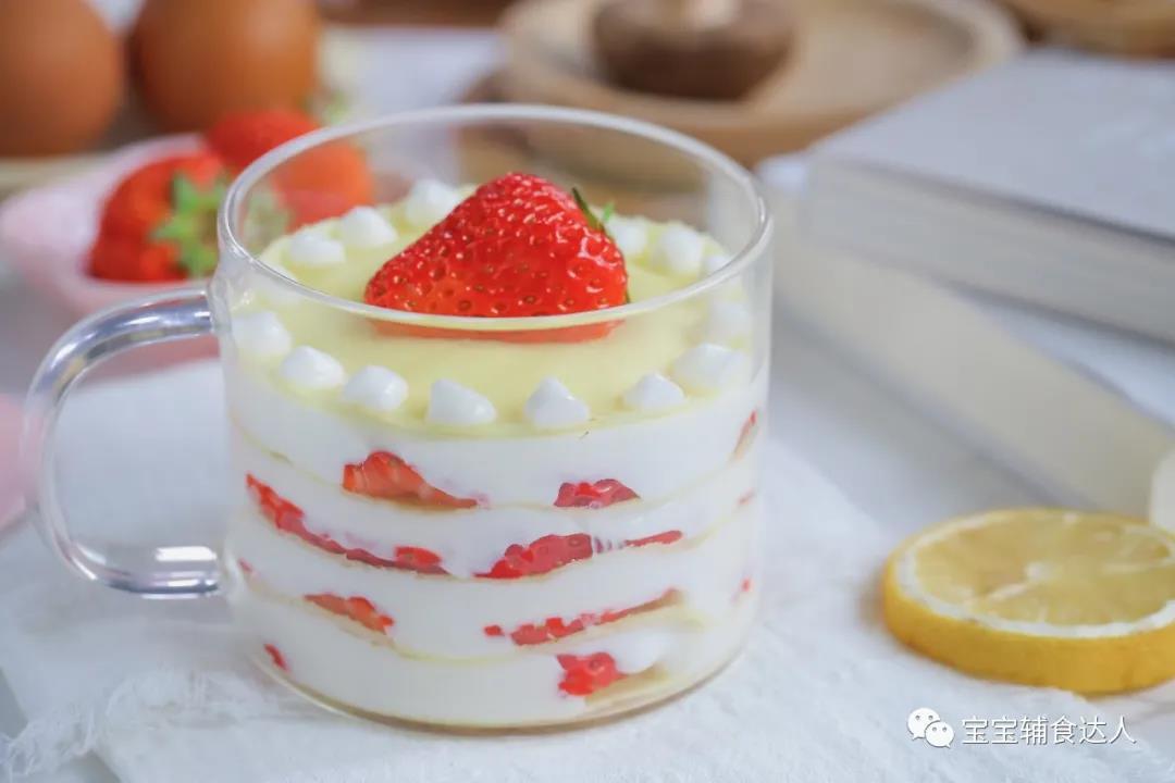 草莓酸奶千层杯【宝宝辅食】的做法