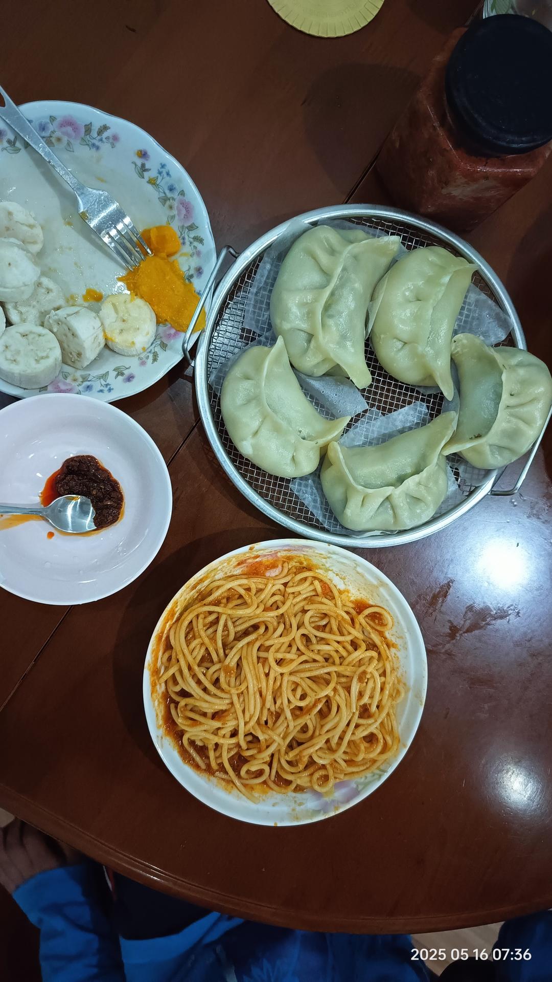 韭菜鸡蛋烫面蒸饺