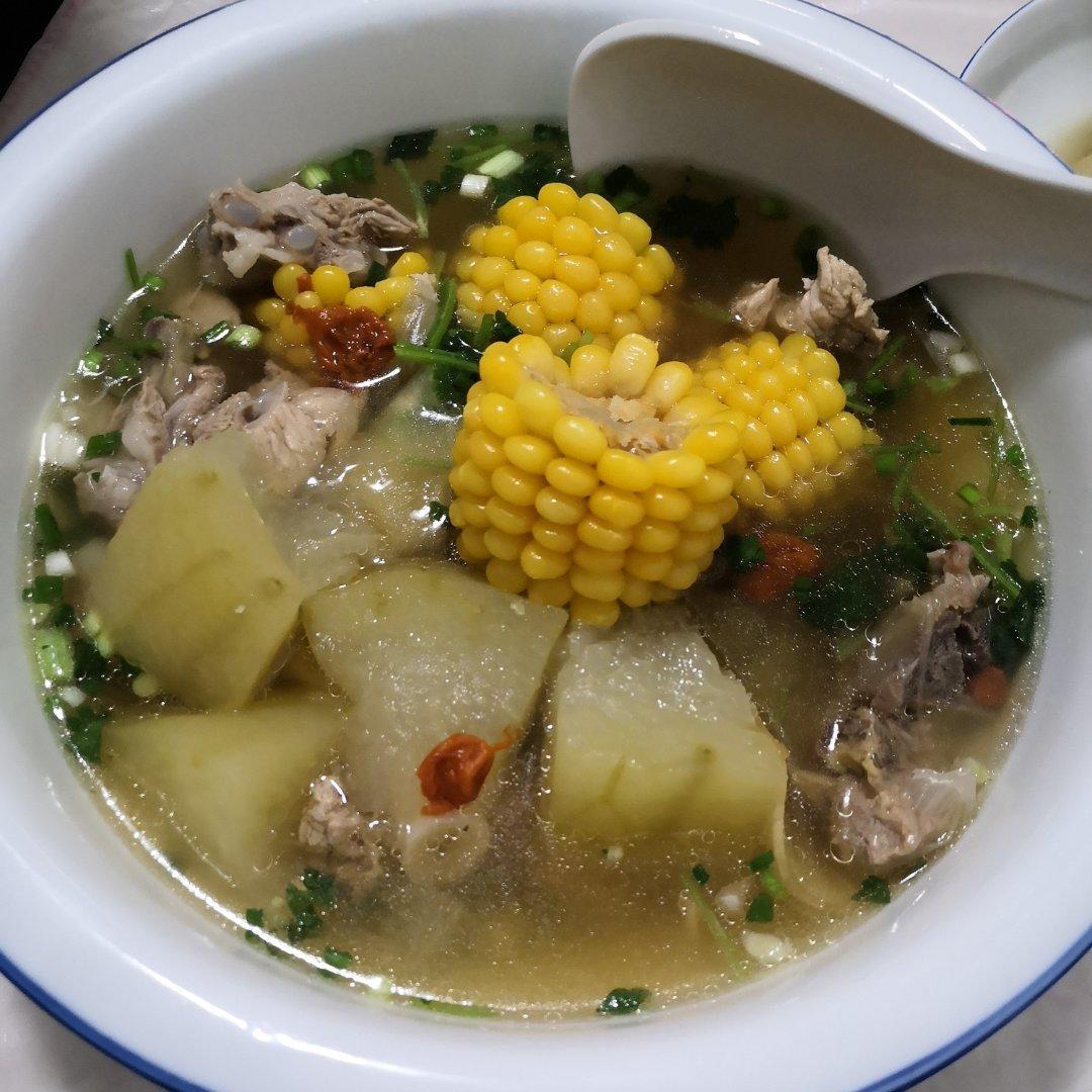 清淡又清香的冬瓜玉米排骨汤