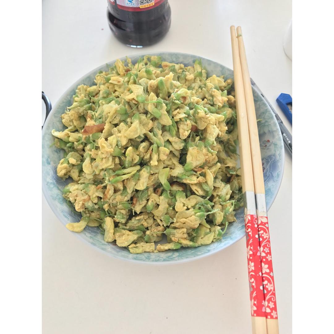 槐花炒鸡蛋