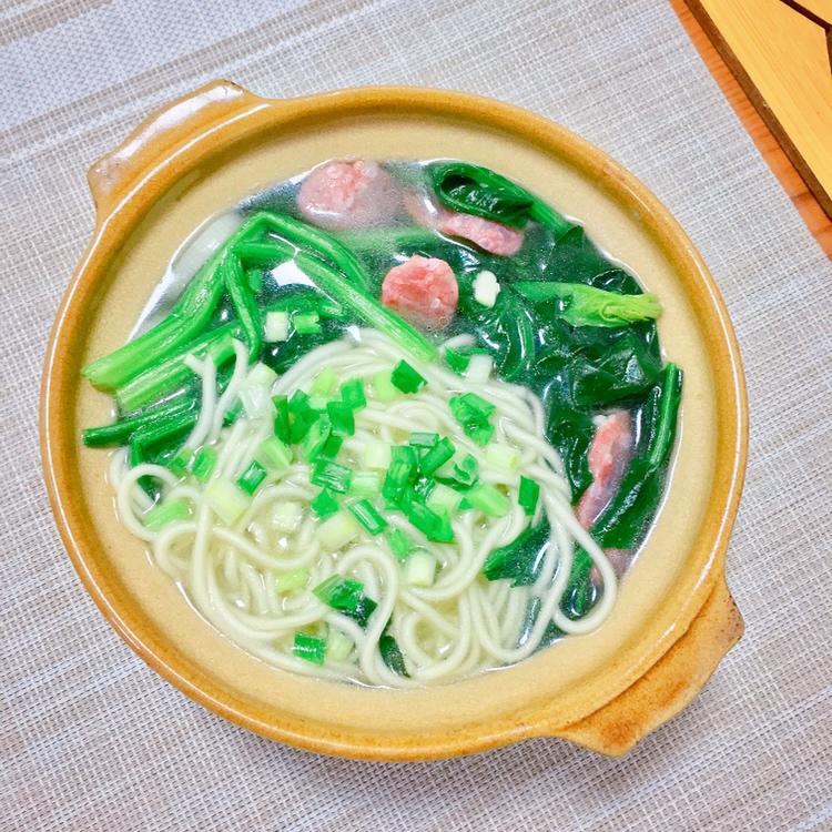 鸡汤菠菜面的做法