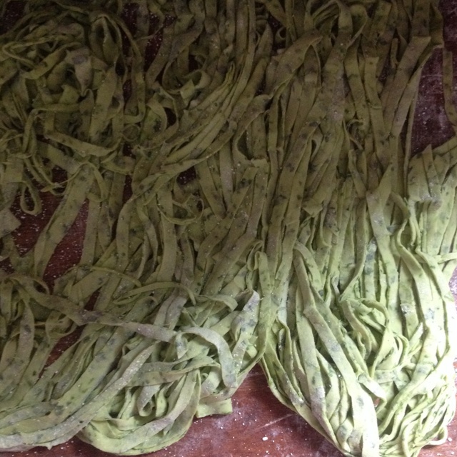 手工蔬菜宽面条