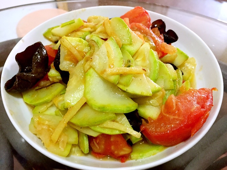 西红柿炒西葫芦