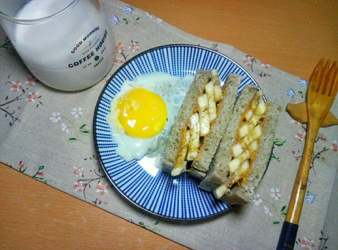 花生酱香蕉三明治