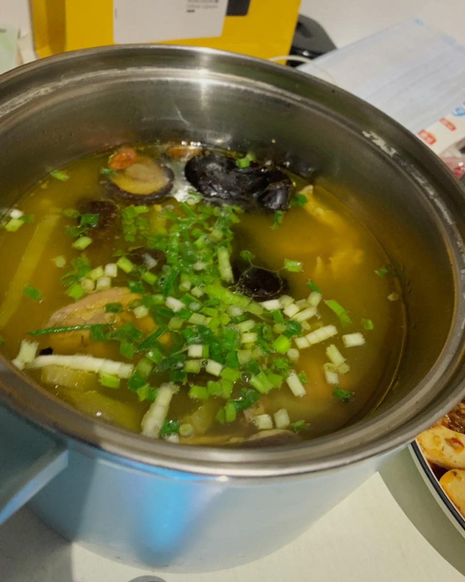 香菇萝卜鸡汤