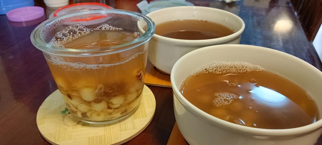 莲子百合银耳汤（润燥止咳美容）