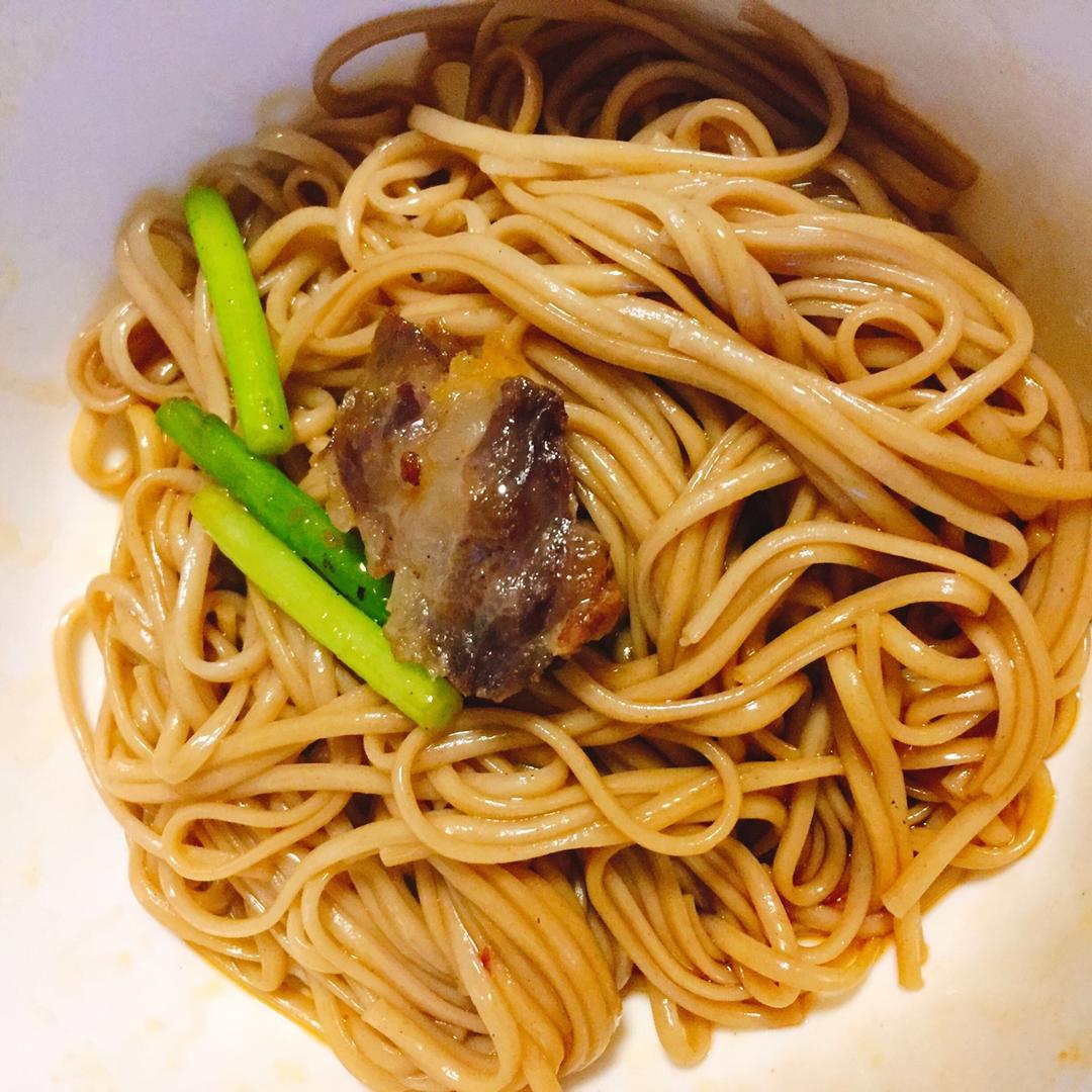 葱油拌面 每个人的心中都有一碗葱油面 经典又快手