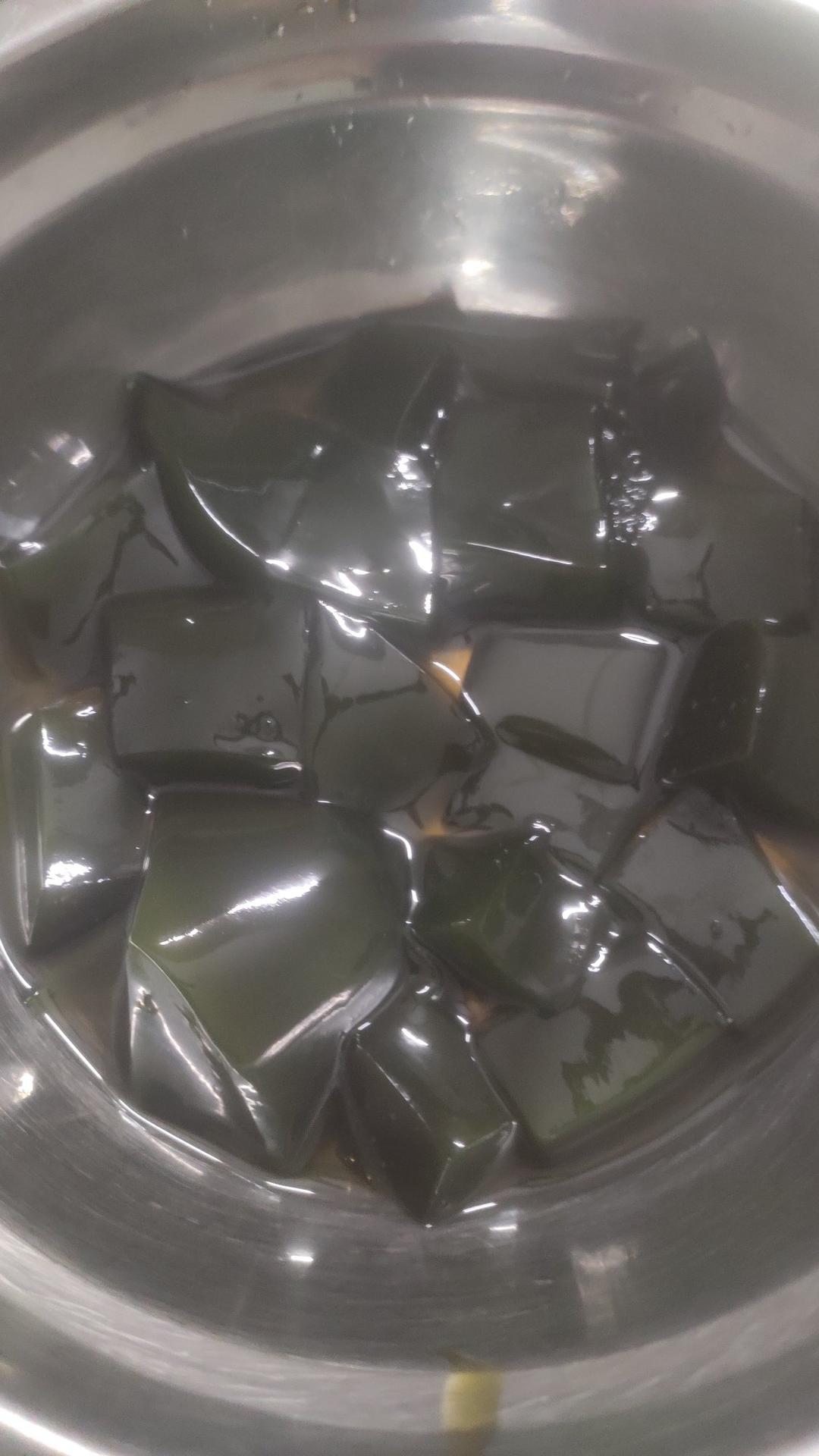 高州特色凉粉草