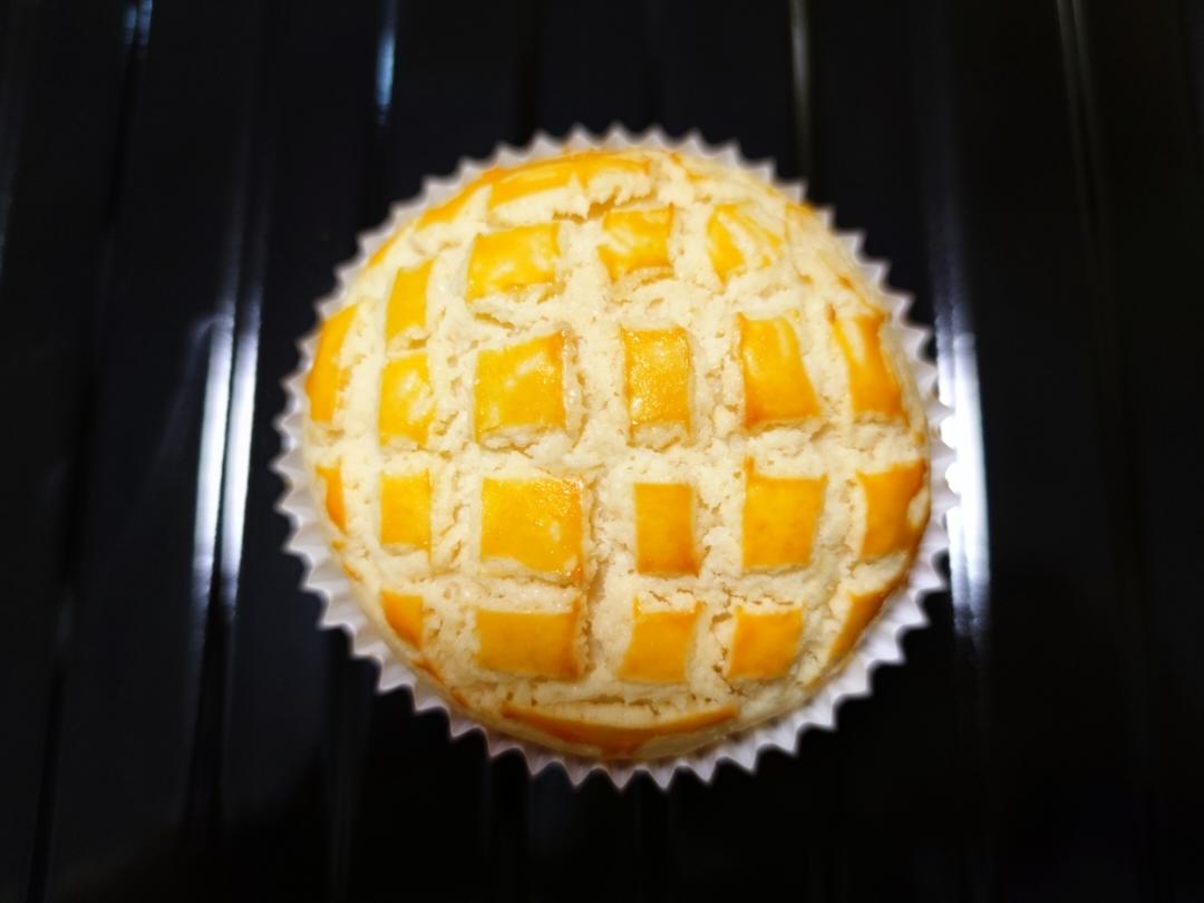 好吃到炸裂的港式菠萝包（附带制作酥皮的小视频）